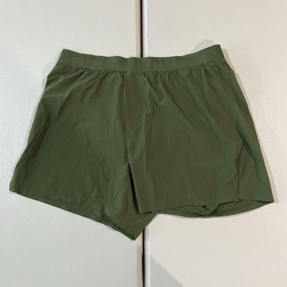Ten Thousand The Distance Short Rifle Green NWOT Large Running